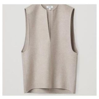 コス(COS)のCOS DEEP V-NECK SLEEVELESS TOP  32(ベスト/ジレ)