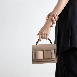 チャールズアンドキース(Charles and Keith)のCHARLES&KEITH ボウディテールバッグ ベージュ(ショルダーバッグ)