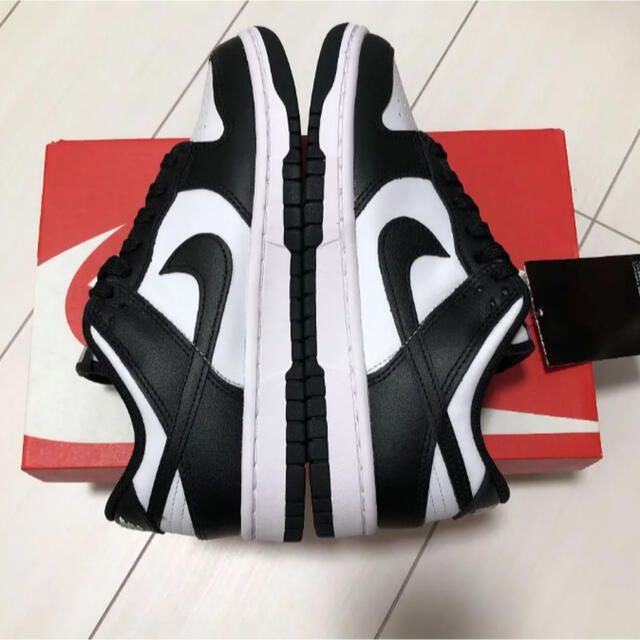 NIKE(ナイキ)の23.5cm NIKE WMNS DUNK LOW パンダ ダンク panda レディースの靴/シューズ(スニーカー)の商品写真