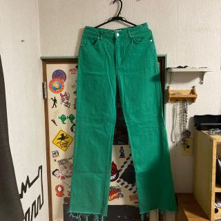 ザラ(ZARA)のZARA カラーパンツ　グリーン　(デニム/ジーンズ)