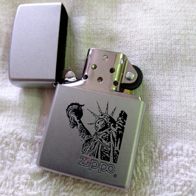 ZIPPO(ジッポー)のジッポ 自由の女神 2000年 ZIPPO 未使用 メンズのファッション小物(タバコグッズ)の商品写真