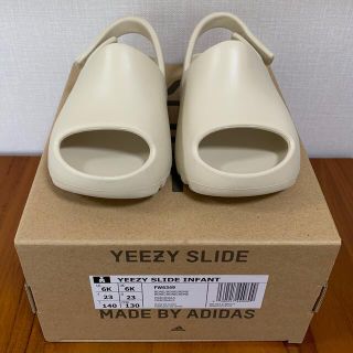 アディダス(adidas)のYEEZY SLIDE INFANT BONE 14.0(サンダル)