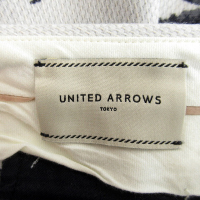 UNITED ARROWS(ユナイテッドアローズ)のユナイテッドアローズ テーパードパンツ アンクル丈 花柄 40 白 ホワイト 紺 レディースのパンツ(その他)の商品写真