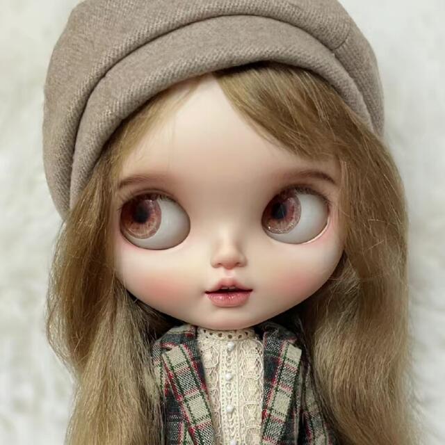 作家さんカスタムブライス左の白い子 コメントで5パーオフ