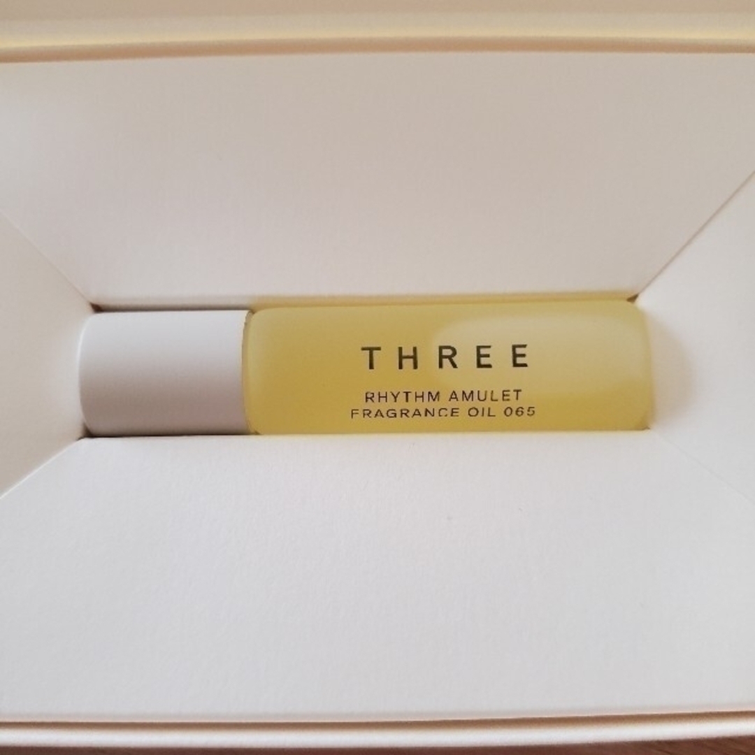 THREE(スリー)の【新品】THREE リズムアミュレット フレグランスオイル 065 コスメ/美容の香水(ユニセックス)の商品写真