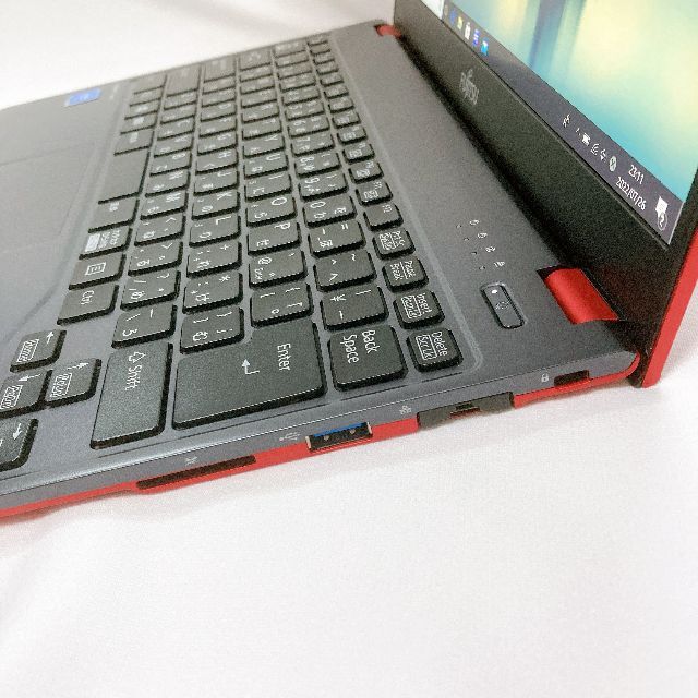 富士通(フジツウ)の第7世代★SSD128GB★8Gメモリ★LIFEBOOK U938★Win10 スマホ/家電/カメラのPC/タブレット(ノートPC)の商品写真