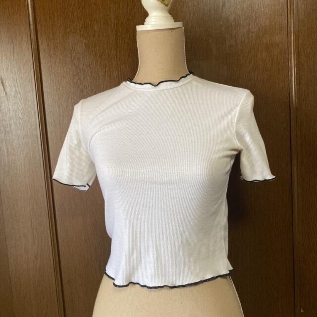 ZARA(ザラ)のZARA リブTシャツ　白　クロップド レディースのトップス(Tシャツ(半袖/袖なし))の商品写真