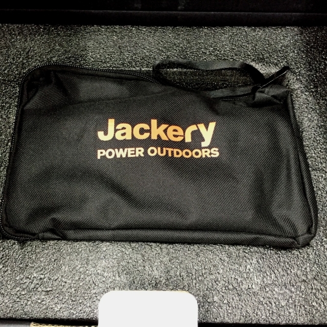 △△jackery ポータブル電源1000 ポータブルバッテリー 大容量278400mAh/1002Wh PTB101 ブラック インテリア/住まい/日用品の文房具(その他)の商品写真