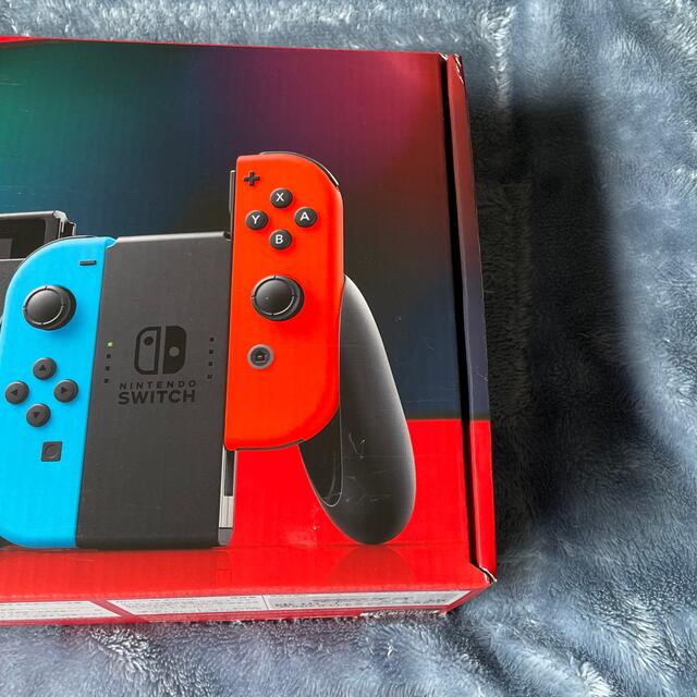 Nintendo Switch(ニンテンドースイッチ)の新品未使用　任天堂スイッチ　Switch　本体　ネオンブルーレッド エンタメ/ホビーのゲームソフト/ゲーム機本体(家庭用ゲーム機本体)の商品写真