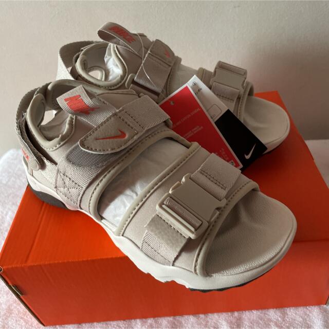 靴/シューズ新品　WMNS NIKE CANYON SANDAL キャニオン　サンダル