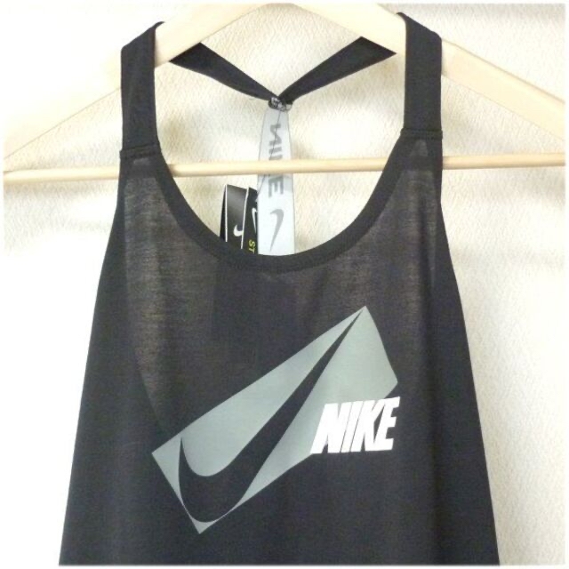 NIKE(ナイキ)の新品●(L)ナイキ 黒 スウッシュフィットネスタンクトップ/ドライフィット レディースのトップス(タンクトップ)の商品写真