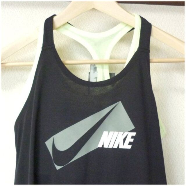 NIKE(ナイキ)の新品●(L)ナイキ 黒 スウッシュフィットネスタンクトップ/ドライフィット レディースのトップス(タンクトップ)の商品写真