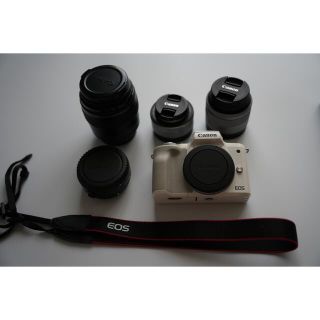 キヤノン(Canon)のCanon  EOS KISS M レンズキット　おまけ付き(ミラーレス一眼)