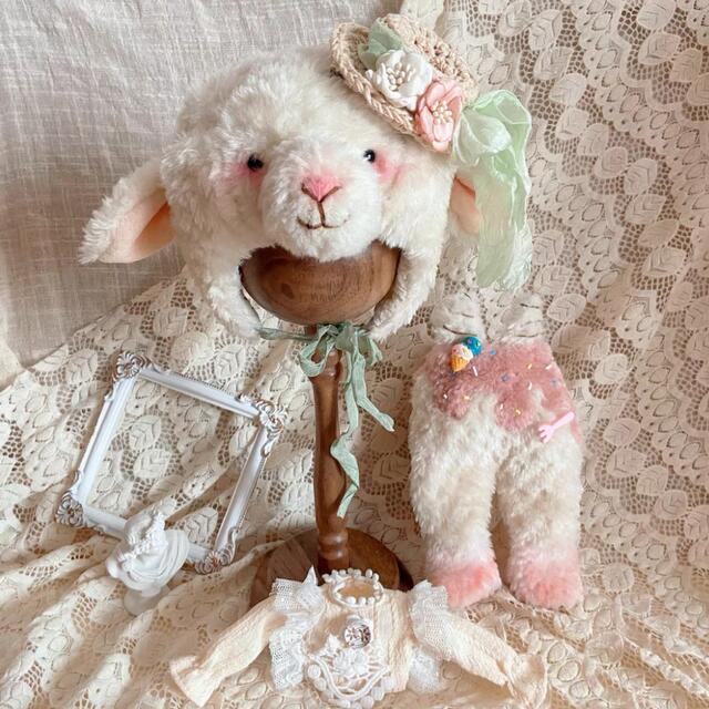 ブライス 人形 お洋服 アウトフィット 海外作家製 花帽子の羊ちゃん ハンドメイドのぬいぐるみ/人形(人形)の商品写真