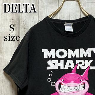 デルタ(DELTA)のデルタタグ MOMMY SHARK サメ ビッグプリント Tシャツ Sサイズ 黒(Tシャツ/カットソー(半袖/袖なし))
