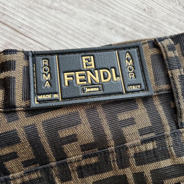 FENDI(フェンディ)の大人気　極美品　FENDIズッカ柄パンツ28インチ レディースのパンツ(カジュアルパンツ)の商品写真