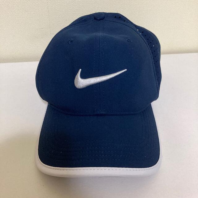 NIKE(ナイキ)のナイキ　NIKE  キャップ　帽子　紺色 メンズの帽子(キャップ)の商品写真