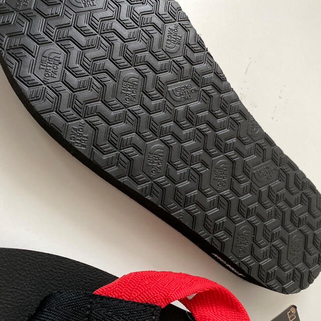 THE NORTH FACE(ザノースフェイス)のノースフェイス ビーチサンダル ブラック レッド 26cm 未使用 メンズの靴/シューズ(サンダル)の商品写真