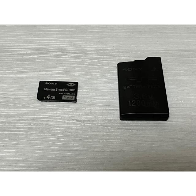 PlayStation Portable(プレイステーションポータブル)のPSP 3000 ミスティックシルバー 本体 メモリースティック付き ソフト付き エンタメ/ホビーのゲームソフト/ゲーム機本体(携帯用ゲーム機本体)の商品写真