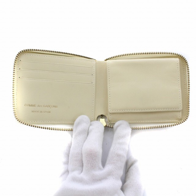 COMME des GARCONS(コムデギャルソン)のコムデギャルソン 財布 二つ折り ラウンドファスナー レザー 白 レディースのファッション小物(財布)の商品写真