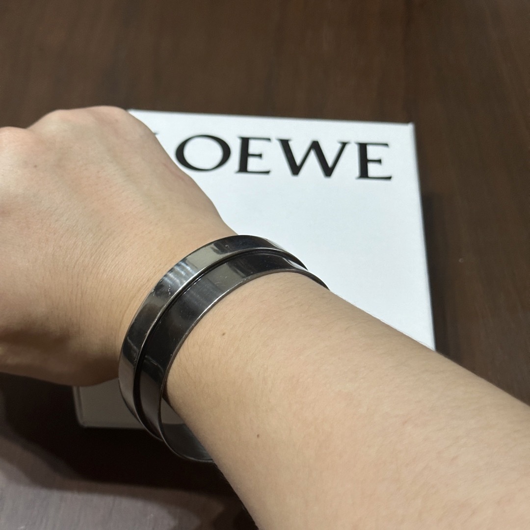 LOEWE - 【LOEWE】バングル ブラック×シルバー 【ロエベ】の通販 LOEWE - 【LOEWE】バングル ブラック×シルバー 【ロエベ】の通販