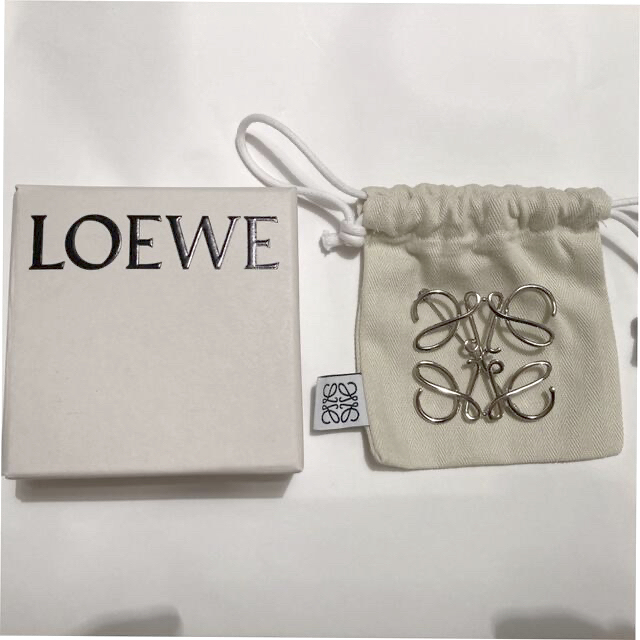 お値下げ♡新品・未使用　LOEWE ブローチ　シルバー 1