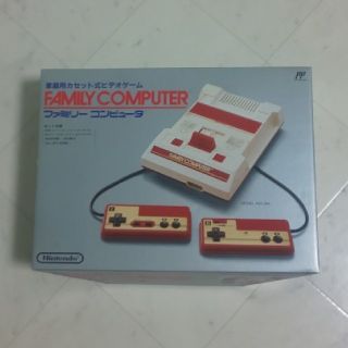 ファミリーコンピュータ(ファミリーコンピュータ)のファミリーコンピュータ 本体(家庭用ゲーム機本体)