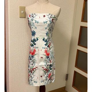 ザラ(ZARA)の【新品】Zara花柄　ミニワンピース(ミニワンピース)