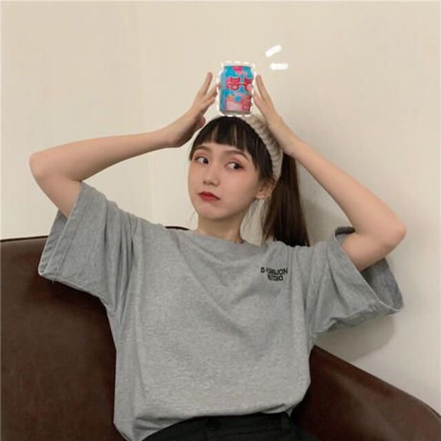  デイジー柄 バックプリント 半袖 Tシャツ グレー レディースのトップス(Tシャツ(半袖/袖なし))の商品写真