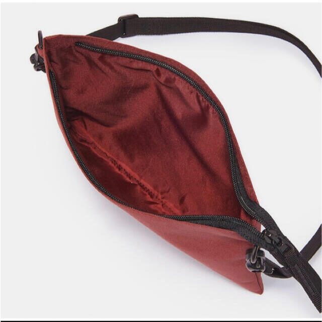 MUJI (無印良品)(ムジルシリョウヒン)の【新品】無印良品　撥水サコッシュ　赤 レディースのバッグ(ショルダーバッグ)の商品写真
