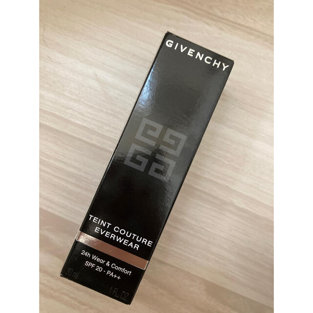 GIVENCHY(ジバンシィ)のGIVENCHY タンクチュールエバーウエア P200 ジバンシイ コスメ/美容のベースメイク/化粧品(ファンデーション)の商品写真