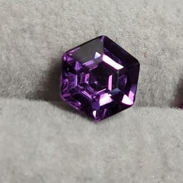 カラーチェンジサファイア ルース 3ct±