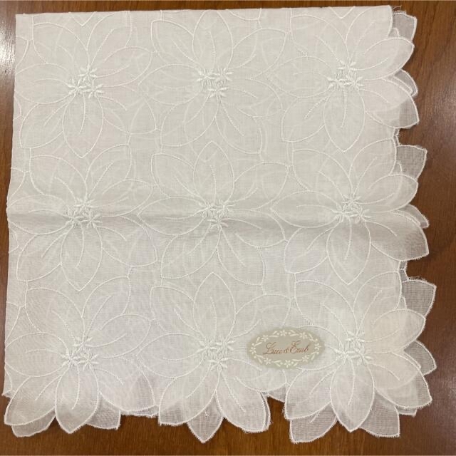 【新品　美品】レース ハンカチ　Lace＆Emb 大判 花柄 レディースのファッション小物(ハンカチ)の商品写真