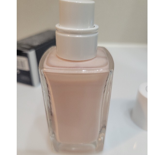 CHANEL(シャネル)の美品　シャネル ル ブラン ロージー ドロップス 30ml コスメ/美容のベースメイク/化粧品(フェイスカラー)の商品写真