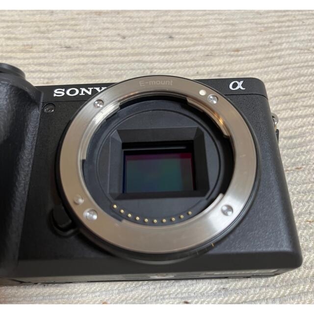 SONY α6400 ボディ　ILCE−6400 ショット数2468枚 スマホ/家電/カメラのカメラ(ミラーレス一眼)の商品写真