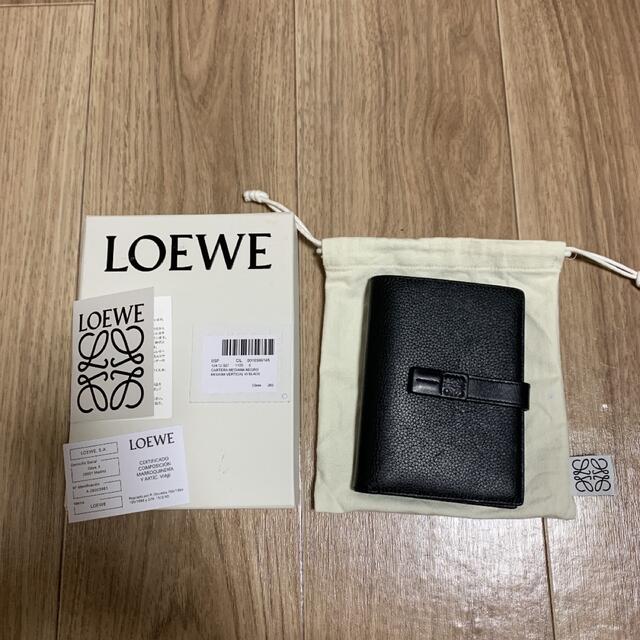 LOEWEミディアムバーティカルウォレット 二つ折り財布
