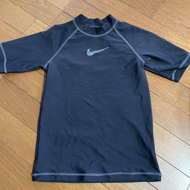 NIKE(ナイキ)のNIKEラッシュガード140 キッズ/ベビー/マタニティのキッズ服男の子用(90cm~)(水着)の商品写真