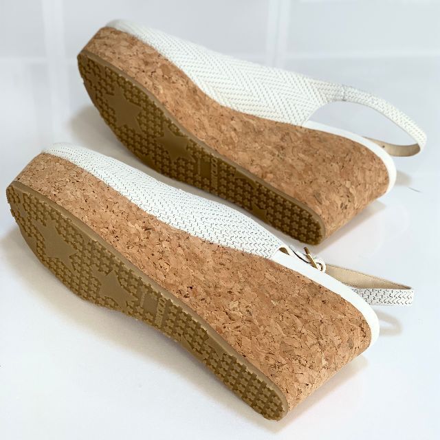 JIMMY CHOO(ジミーチュウ)の3526 未使用 ジミーチュウ コルク ウェッジサンダル ホワイト レディースの靴/シューズ(サンダル)の商品写真