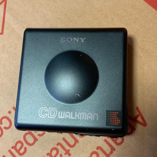 WALKMAN(ウォークマン)のSONY CD WALKMAN D-82 diskman スマホ/家電/カメラのオーディオ機器(ポータブルプレーヤー)の商品写真