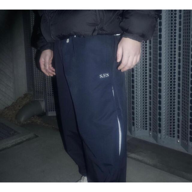 1LDK SELECT(ワンエルディーケーセレクト)のS.F.S Embroidered Track Pants(Midnight) メンズのパンツ(その他)の商品写真