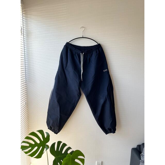 1LDK SELECT(ワンエルディーケーセレクト)のS.F.S Embroidered Track Pants(Midnight) メンズのパンツ(その他)の商品写真