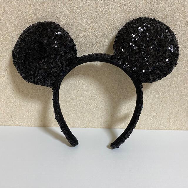 Disney(ディズニー)のdisney ミッキー カチューシャ 黒 レディースのヘアアクセサリー(カチューシャ)の商品写真