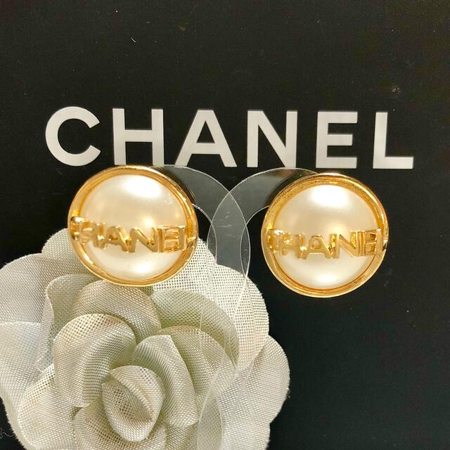 シャネル　イヤリング　パール　真珠　ゴールド　金　CHANEL ロゴ　文字　☆