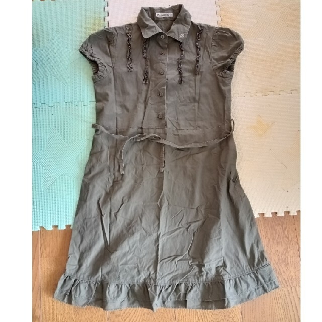 BeBe(ベベ)の春夏セール！BeBe シャツ 半袖 ワンピース カーキ 130 キッズ/ベビー/マタニティのキッズ服女の子用(90cm~)(ワンピース)の商品写真