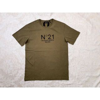 ヌメロヴェントゥーノ(N°21)の【新品・未使用】N°21　メンズロゴMILANO コットンTシャツカーキSサイズ(Tシャツ/カットソー(半袖/袖なし))