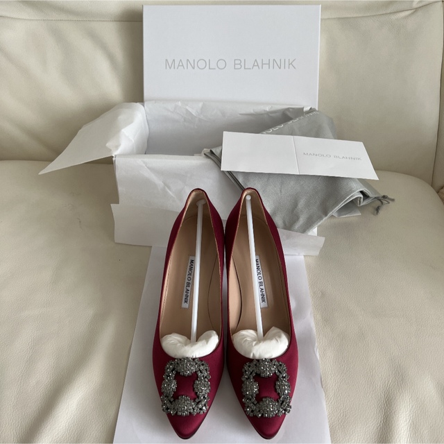 新品未使用 マノロブラニク ハンギシ マノロ manolo パンプス 赤 サテン