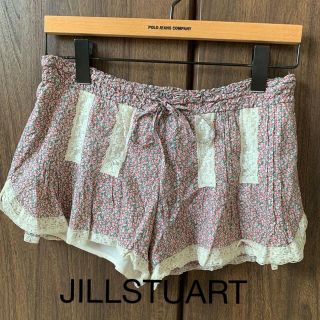 ジルスチュアート(JILLSTUART)の《レア》ジルスチュアート　ショートパンツ　リバティ柄(ショートパンツ)