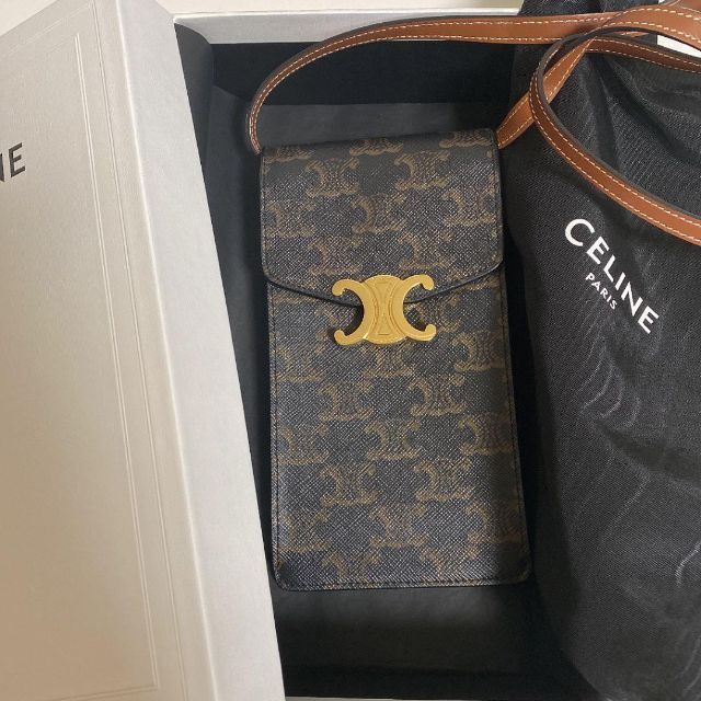 celine - CELINE モバイルポーチ / トリオンフキャンバス＆カーフスキン タンの通販 by Emeline's shop