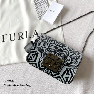 フルラ(Furla)の極美品 フルラ メトロポリス 総柄 ショルダーバッグ 斜めがけ チェーン お洒落(ショルダーバッグ)