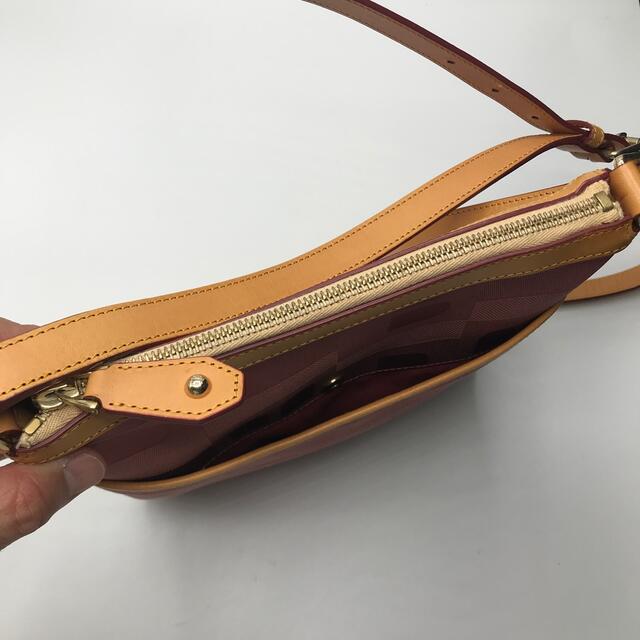 Bally(バリー)の美品　バリー　ショルダーバッグ　斜めがけ　ピンク レディースのバッグ(ショルダーバッグ)の商品写真